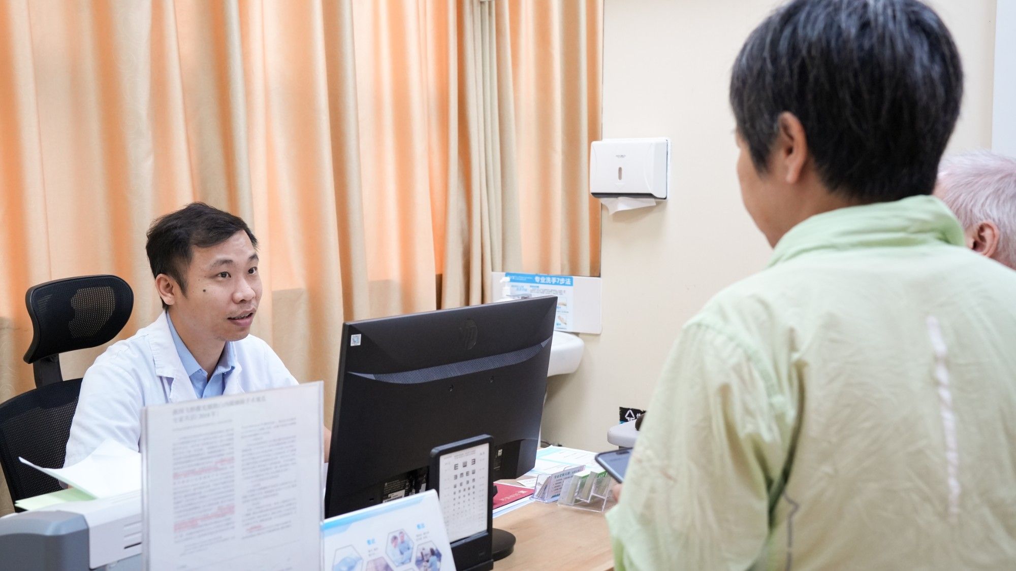 Media Coverage | Dr. Tan Yongchang’s Medical Practice: Experience World-Class Cataract Care in Dongguan