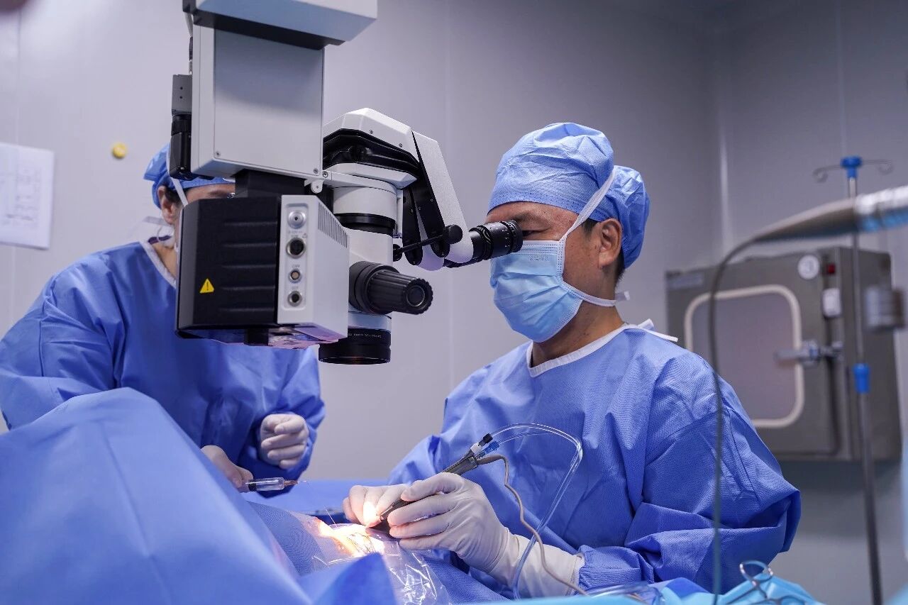 揭秘东莞爱尔眼科一台个性化飞秒激光白内障手术背后的“精打细算”