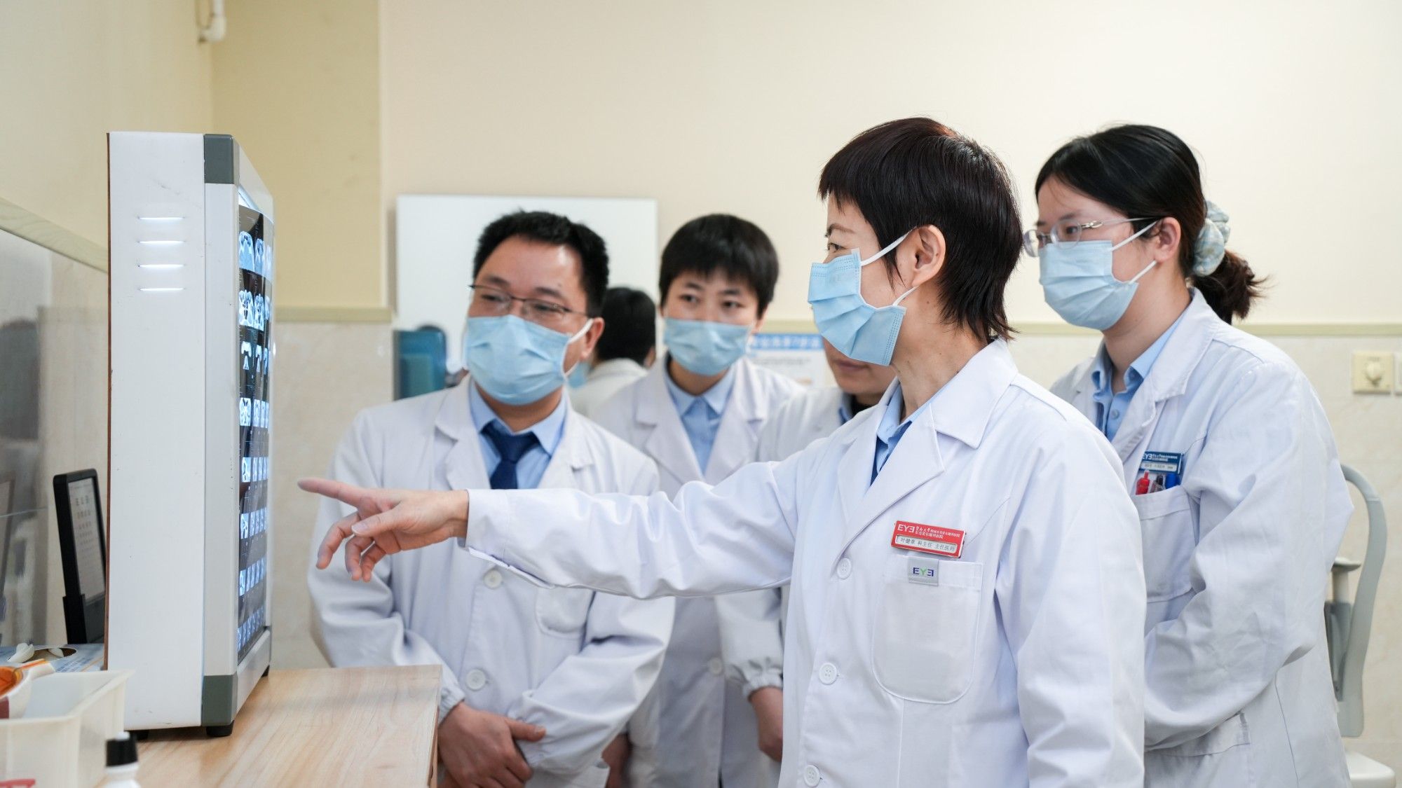 国际甲状腺知识宣传周：甲亢甲减致眼突，东莞爱尔眼科“甲状腺眼病门诊”护航规范诊疗